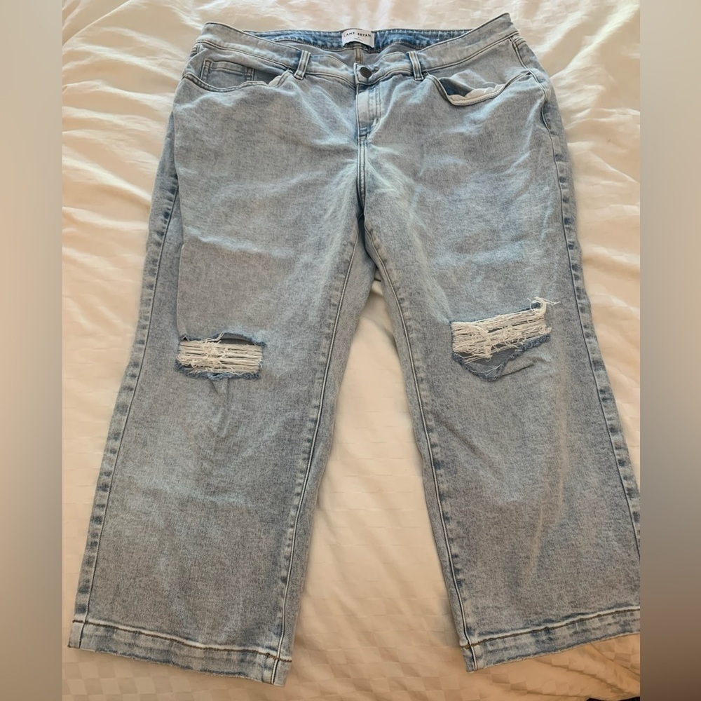 Lane Bryant Women’s Signature Fit Mid-Rise Straight Crop Blue Jeans; Size 18